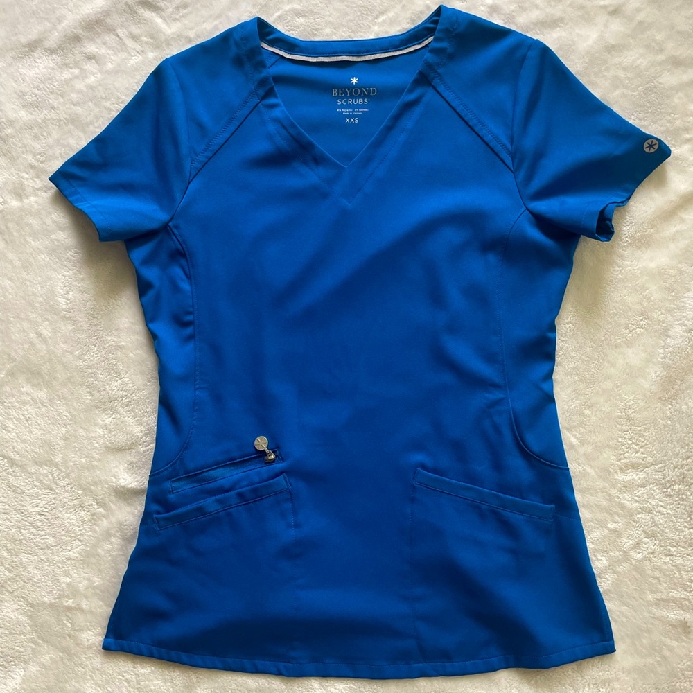 XXS BEYOND SCRUB TOP